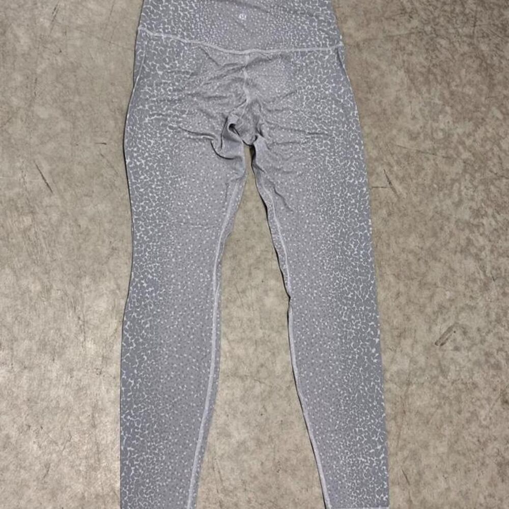 Lululemon Women's Silver and Grey Leggings